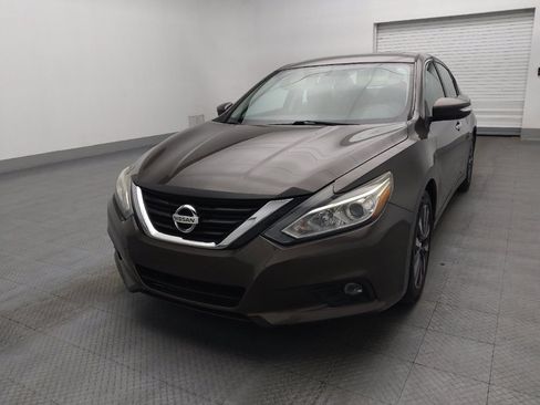 Used 2017 Nissan Altima 2.5 SL w/ Moonroof Package image 15