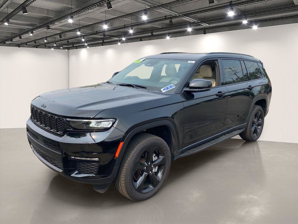 Used 2025 Jeep Grand Cherokee L Limited w/ Black Appearance Package AWD/4WD image 3