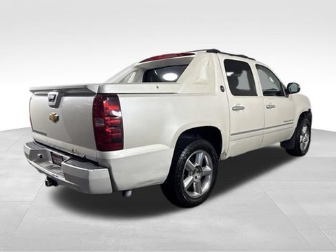 Used 2013 Chevrolet Avalanche LTZ AWD/4WD image 9