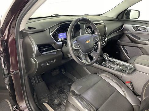 Certified 2021 Chevrolet Traverse Premier w/ LPO, Blackout Package image 3