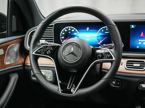 Certified 2025 Mercedes-Benz GLE 450 4MATIC image 15