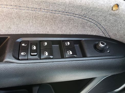 Certified 2024 Jeep Compass Latitude w/ Altitude Special Edition AWD/4WD image 19