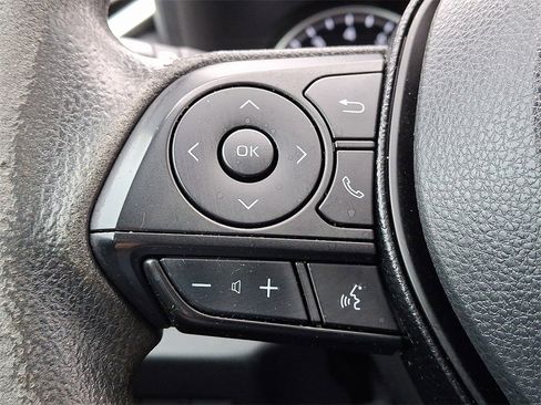 Used 2020 Toyota RAV4 XLE image 22