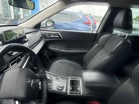 Used 2023 Mitsubishi Outlander SE AWD/4WD image 5