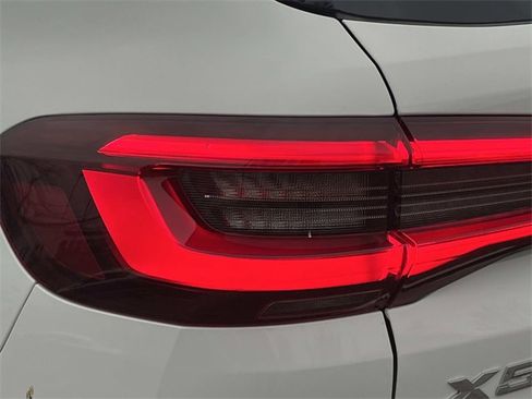 Used 2022 BMW X5 sDrive40i w/ Premium Package image 10