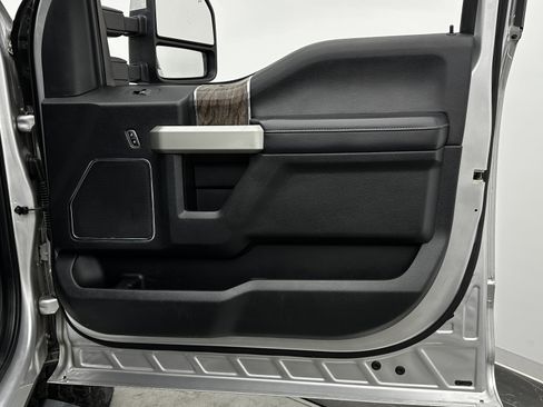 Used 2019 Ford F250 Lariat w/ Chrome Package image 35