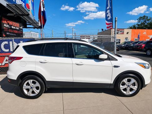 Used 2016 Ford Escape SE w/ Equipment Group 201A AWD/4WD image 3