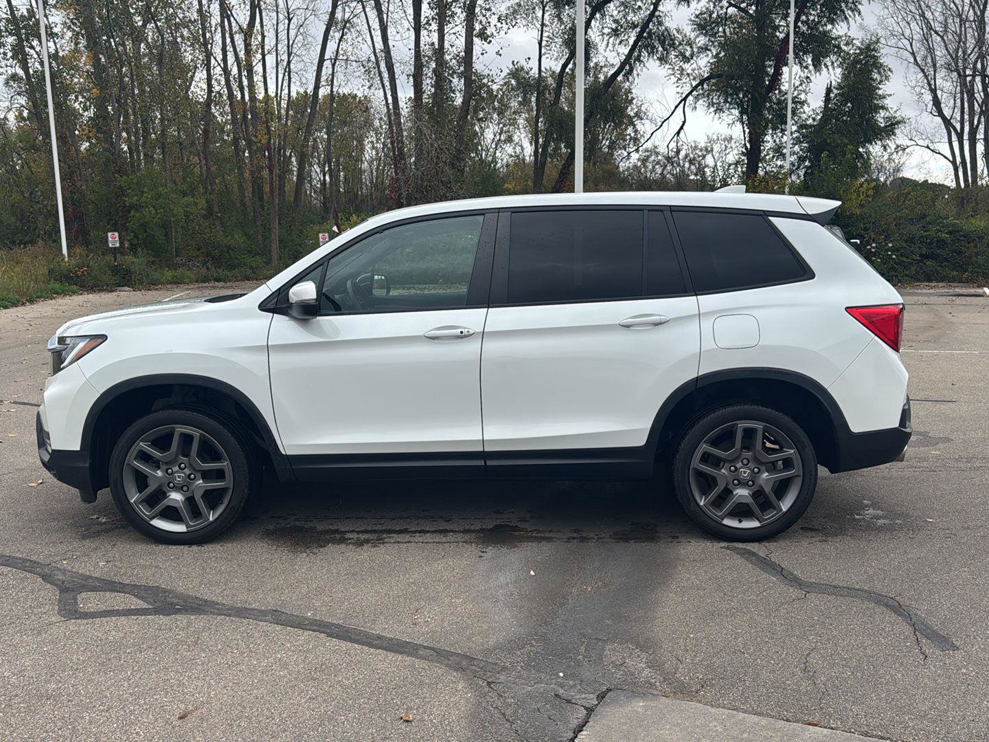 Used 2022 Honda Passport EX-L image 2