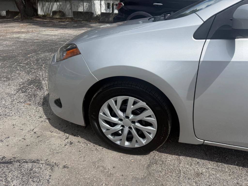 Used 2017 Toyota Corolla LE w/ Carpet Mat Package (TMS) FWD image 3