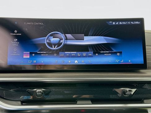 New 2026 BMW X7 xDrive40i w/ Premium Package image 14