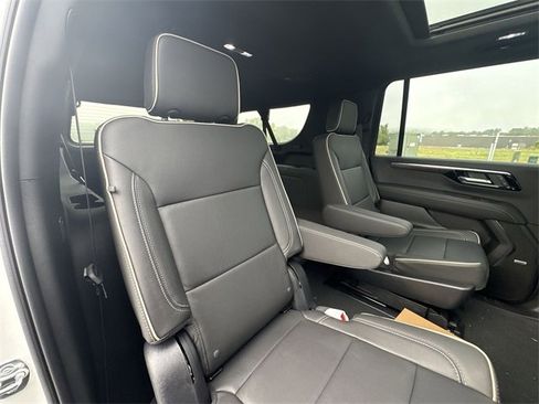 New 2025 Chevrolet Suburban Premier image 28