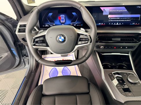 Certified 2025 BMW 330i xDrive Sedan w/ Convenience Package image 15