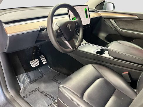 Used 2023 Tesla Model Y Performance AWD/4WD image 9