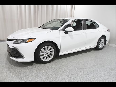 Used 2024 Toyota Camry LE FWD image 3