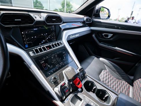 Used 2019 Lamborghini Urus AWD/4WD image 38