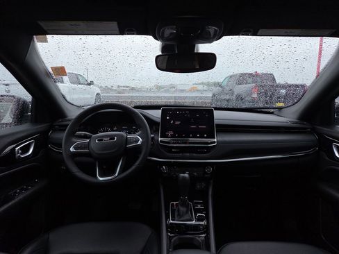 Used 2026 Jeep Compass Latitude AWD/4WD image 13