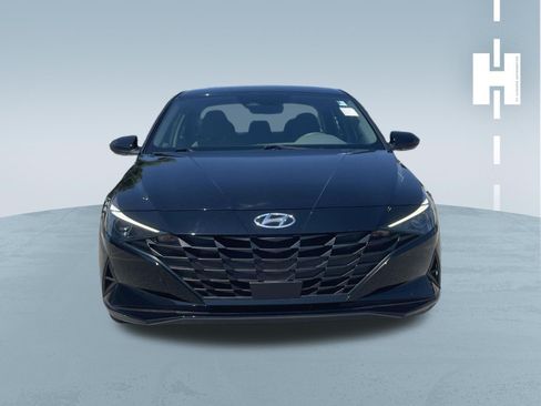 Used 2023 Hyundai Elantra SEL w/ Convenience Package FWD image 2