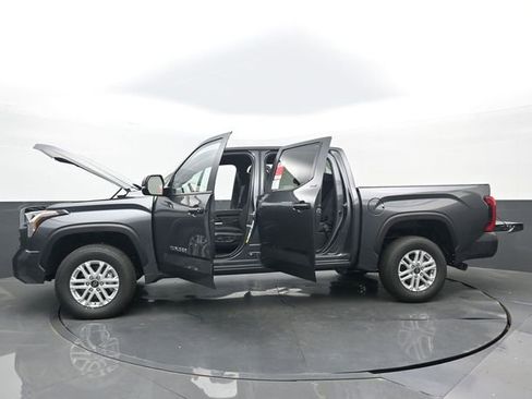 New 2026 Toyota Tundra SR5 w/ SR5 Convenience Package AWD/4WD image 32