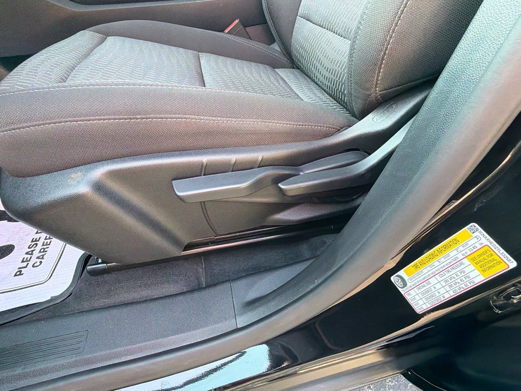 Used 2026 Chevrolet Equinox LT w/ Safety and Technology Package FWD image 12
