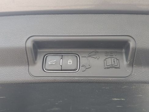 Certified 2022 Ford Explorer XLT RWD image 25