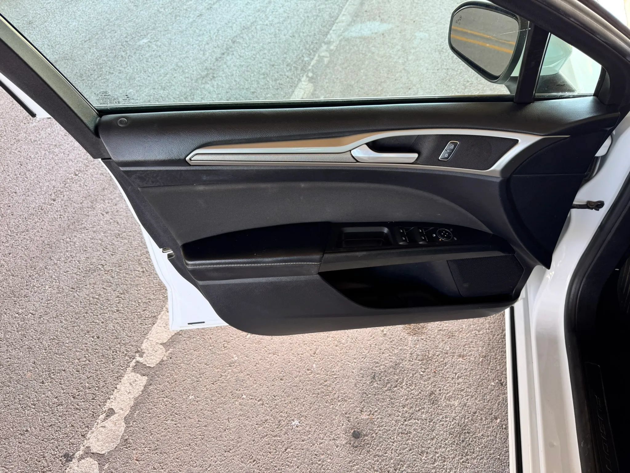 Used 2019 Ford Fusion SE FWD image 9