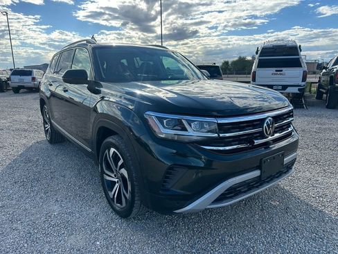 Used 2021 Volkswagen Atlas SEL Premium image 2