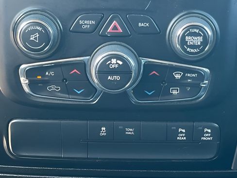 Used 2019 RAM 1500 Big Horn RWD image 25
