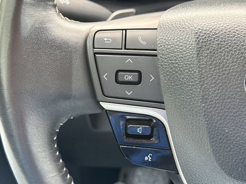 Used 2025 Toyota Camry SE FWD image 30