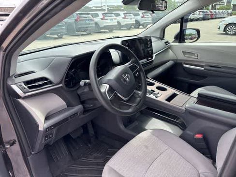 Used 2021 Toyota Sienna LE FWD image 9
