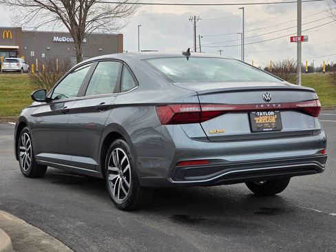 Used 2025 Volkswagen Jetta SE image 8