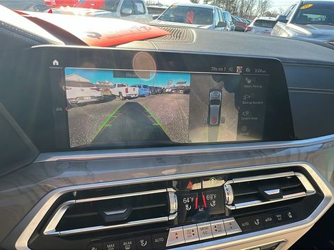 Used 2022 BMW X7 M50i image 34