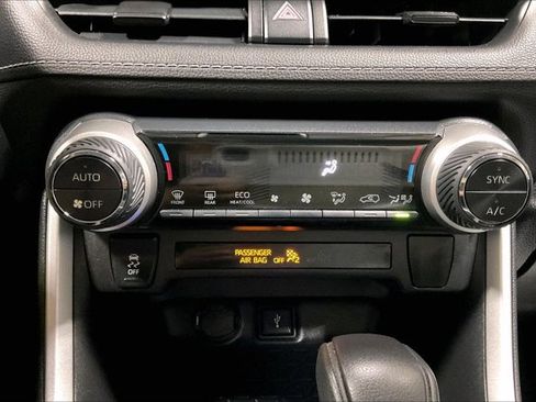 Used 2021 Toyota RAV4 LE image 33