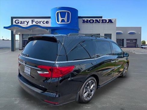 Used 2023 Honda Odyssey Elite image 2