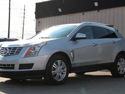 Used 2015 Cadillac SRX Luxury w/ Driver Awareness Package AWD/4WD image 17