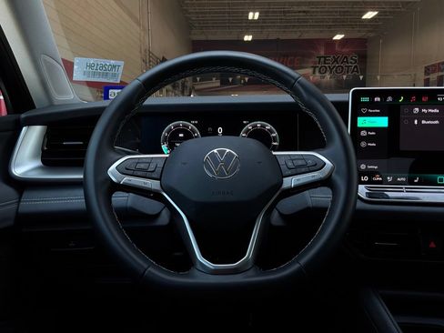 Used 2026 Volkswagen Tiguan SE FWD image 34