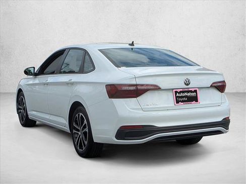 Used 2024 Volkswagen Jetta Sport image 5