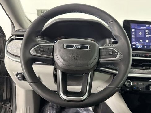 Used 2022 Jeep Compass Latitude AWD/4WD image 11
