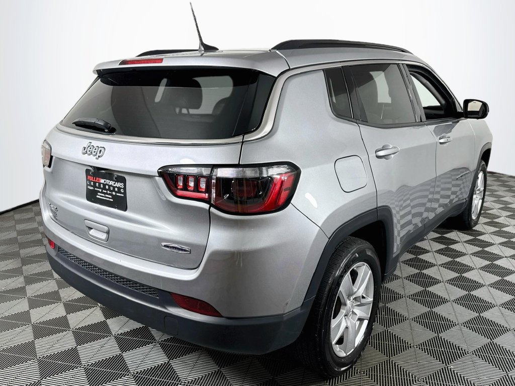 Used 2022 Jeep Compass Latitude w/ Sun and Sound Group AWD/4WD image 7