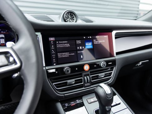 New 2026 Porsche Macan image 15