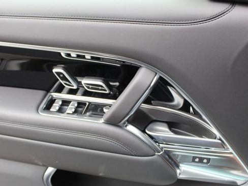 New 2025 Land Rover Range Rover SE image 17