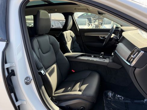Used 2025 Volvo V90 B6 Cross Country Plus w/ Protection Package Premier image 8