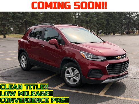 Used 2019 Chevrolet Trax LT w/ LT Convenience Package FWD image 1