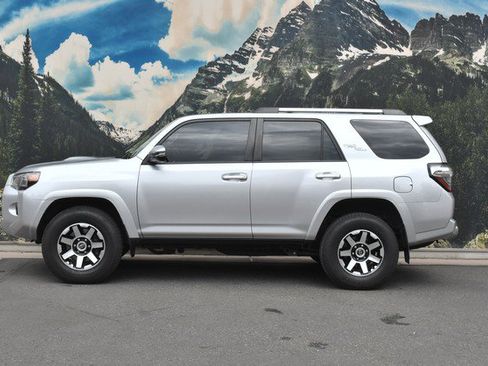 Used 2017 Toyota 4Runner TRD Off-Road Premium AWD/4WD image 7
