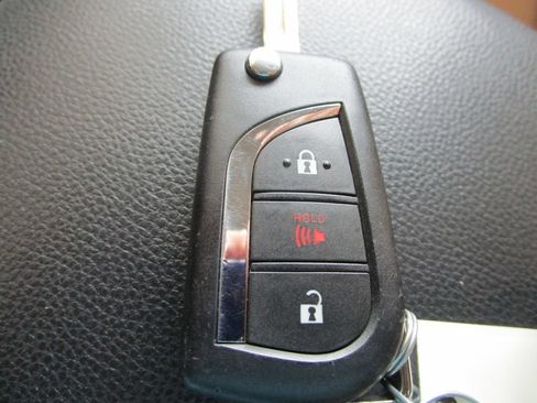 Used 2024 Toyota RAV4 LE AWD/4WD image 42