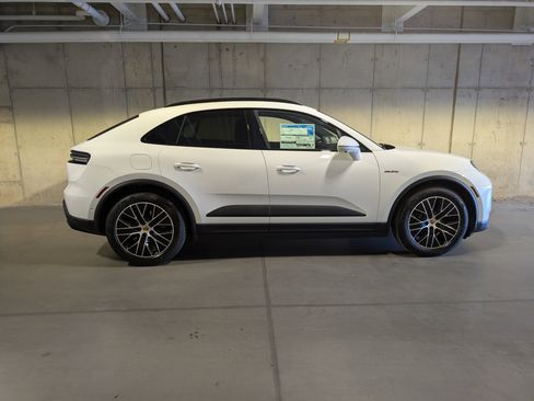 New 2026 Porsche Macan 4 Electric image 10