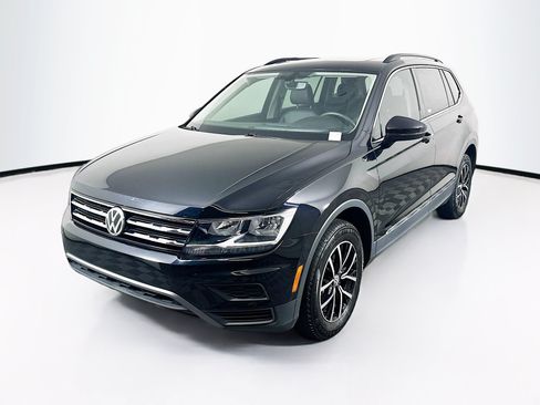 Used 2021 Volkswagen Tiguan SE w/ Panoramic Sunroof Package FWD image 3