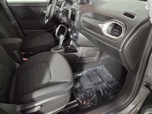 Used 2021 Jeep Renegade Latitude FWD image 34