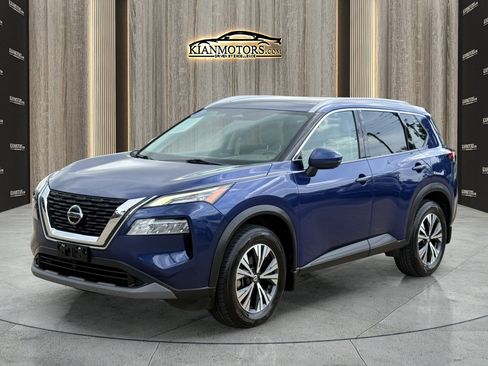 Used 2021 Nissan Rogue SV w/ Premium Package FWD image 3
