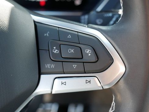 Certified 2023 Volkswagen Tiguan SE R-Line image 25