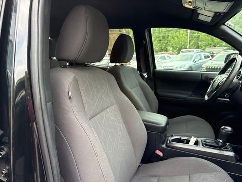 Used 2017 Toyota Tacoma TRD Sport w/ Tow Package (A/T) AWD/4WD image 31